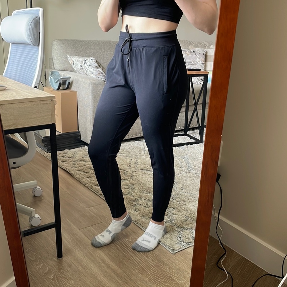 Modiv Black joggers